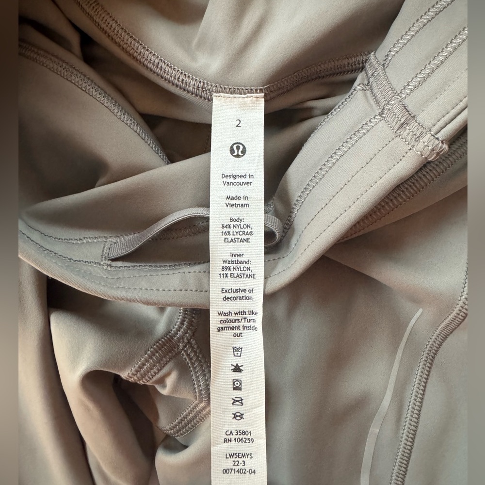 NWT Lululemon Base Pace HR Tight 25” - Picture 3 of 4